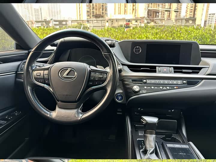 Фото 6 - Lexus ES