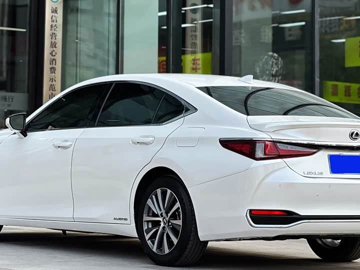 Фото 7 - Lexus ES