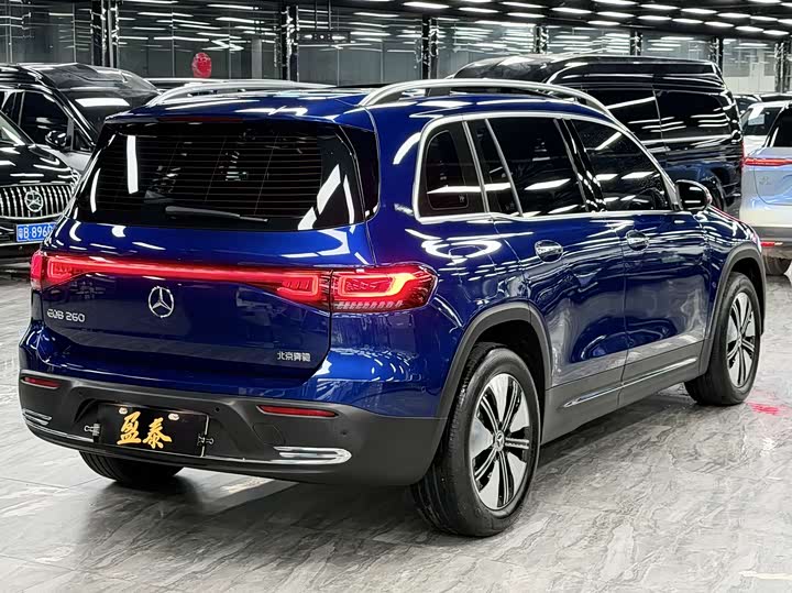 Фото 7 - Mercedes-Benz EQB