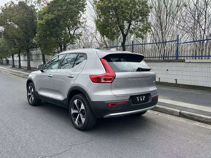 Фото 9 - Volvo XC40