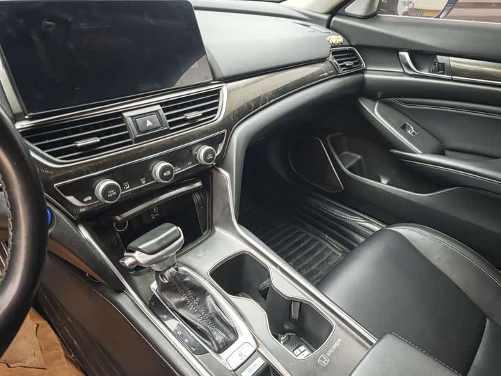 Фото 6 - Honda Accord