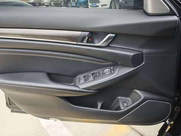 Фото 7 - Honda Accord