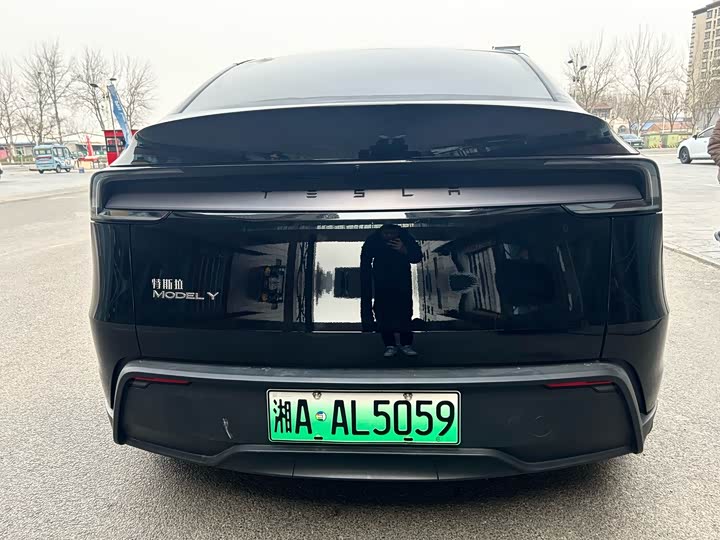 Photo 4 - Tesla Model Y