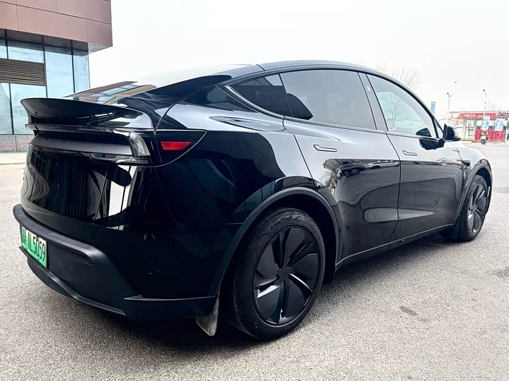 Photo 5 - Tesla Model Y
