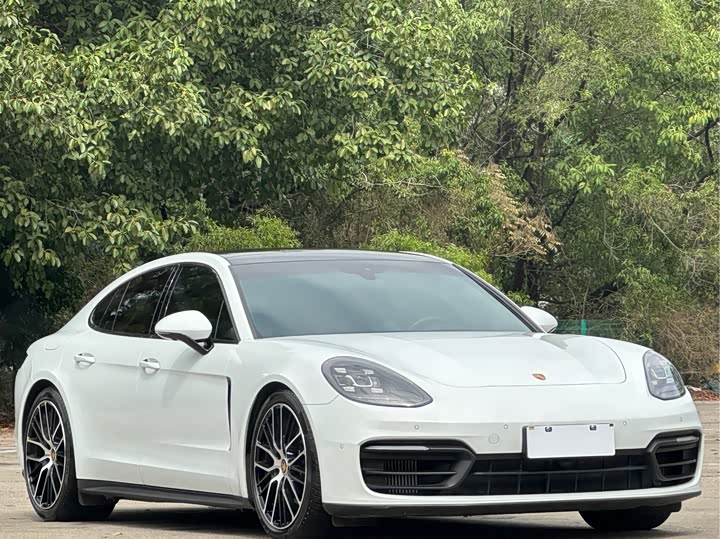 Фото 3 - Porsche Panamera