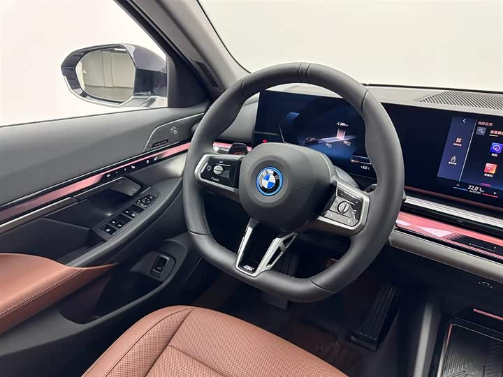 Фото 9 - BMW i5