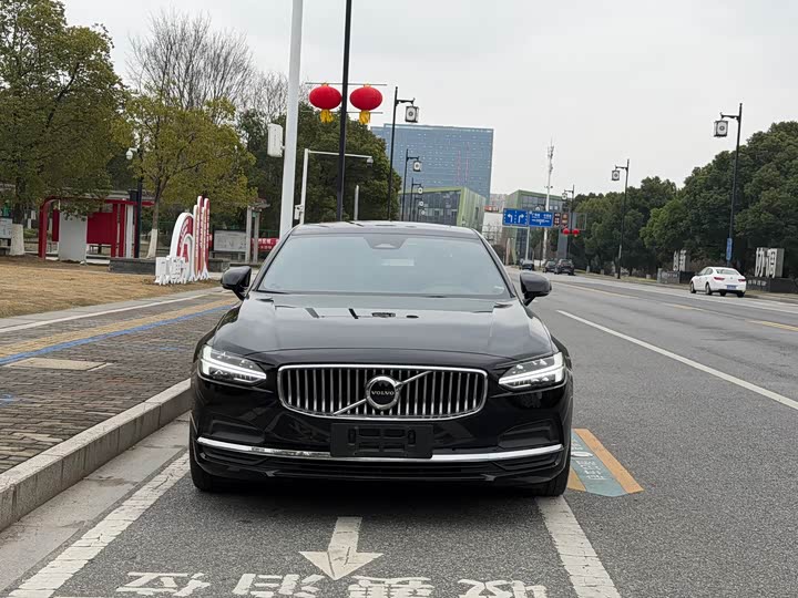 Фото 2 - Volvo S90