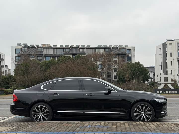 Фото 3 - Volvo S90