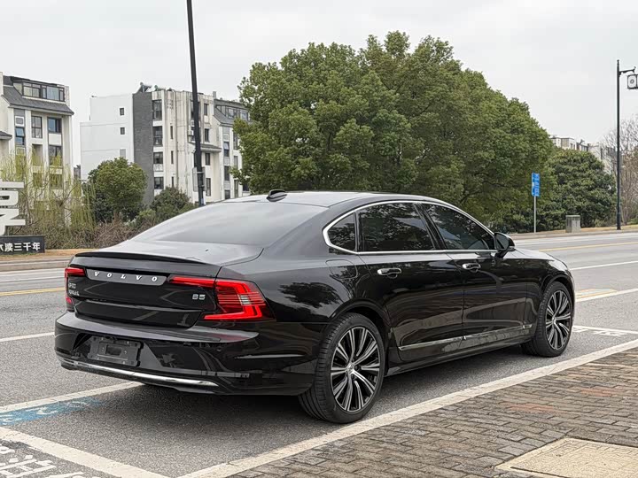 Фото 4 - Volvo S90