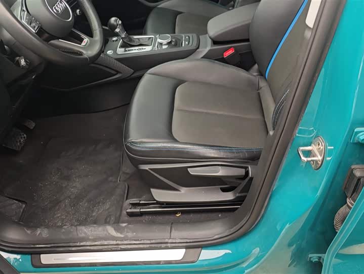 Фото 9 - Audi Q2L e-tron