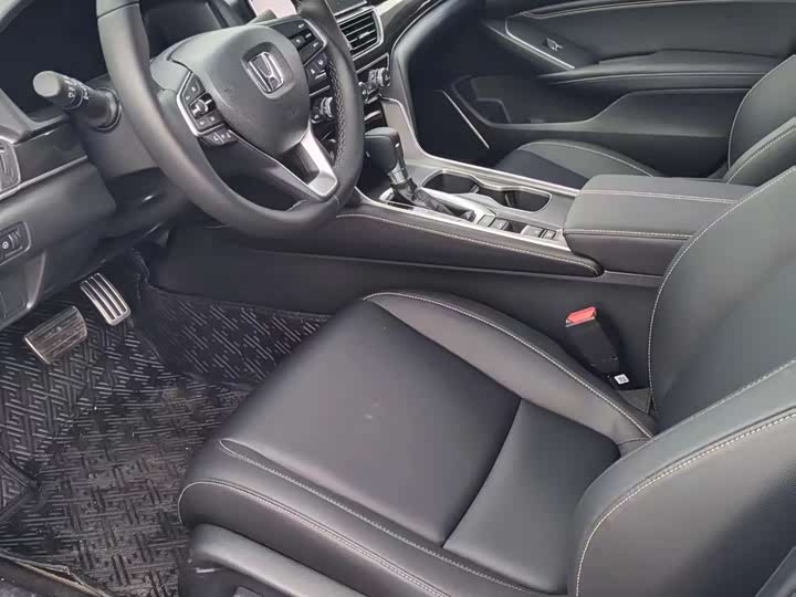 Фото 4 - Honda Accord