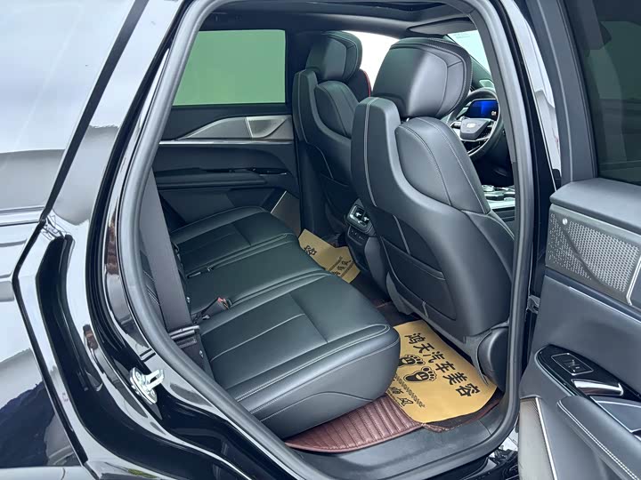 Фото 8 - Cadillac XT5