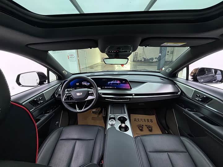 Фото 9 - Cadillac XT5