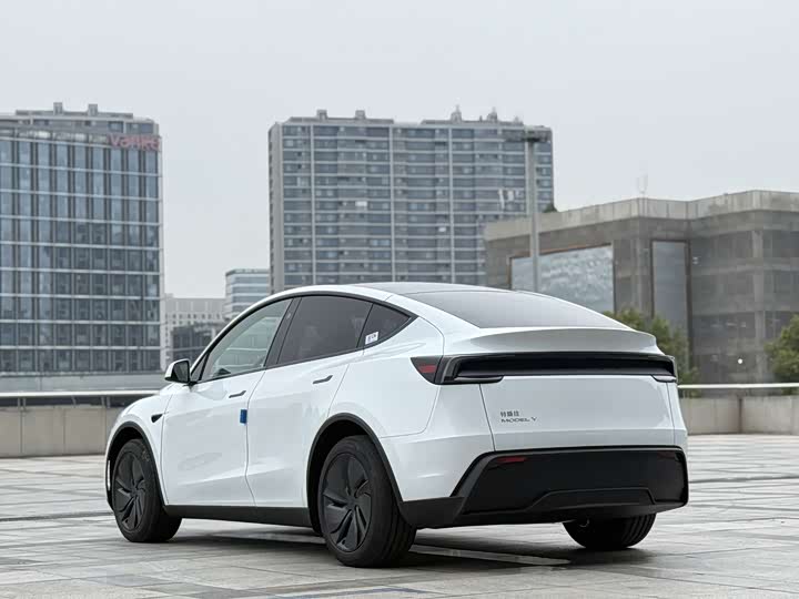 Photo 3 - Tesla Model Y