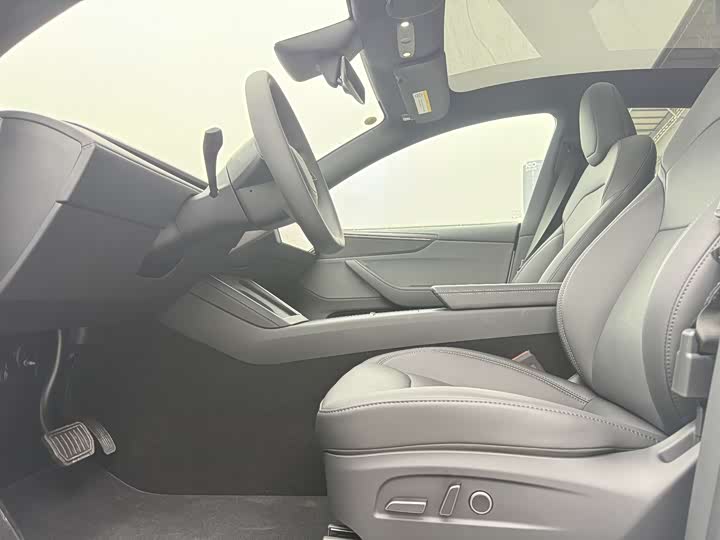 Photo 7 - Tesla Model Y