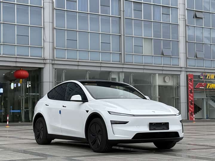 Photo 8 - Tesla Model Y