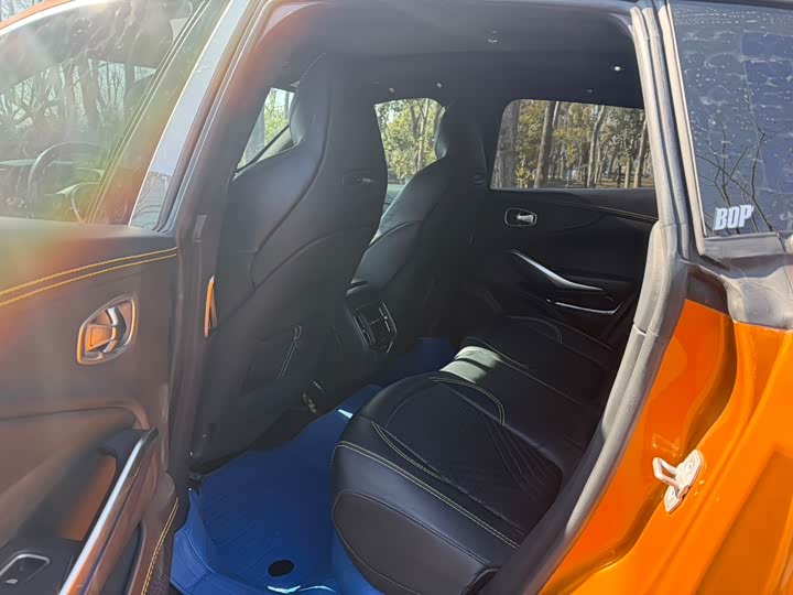 Фото 6 - Aston Martin DBX