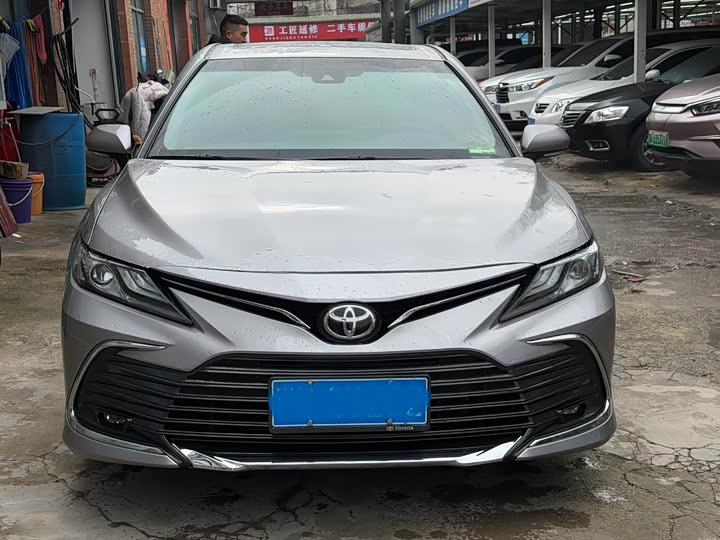Фото 2 - Toyota Camry