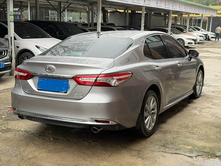 Фото 6 - Toyota Camry