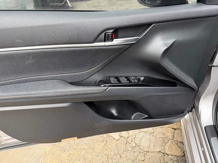 Фото 8 - Toyota Camry