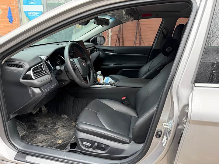 Фото 9 - Toyota Camry