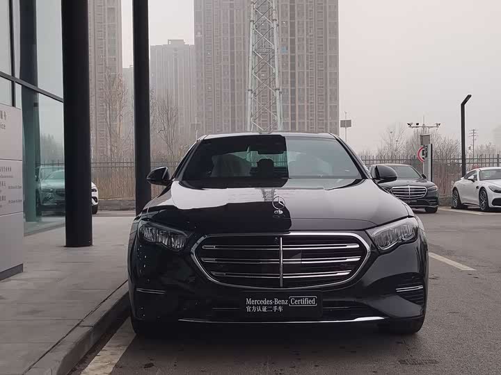 Фото 2 - Mercedes-Benz E-Class