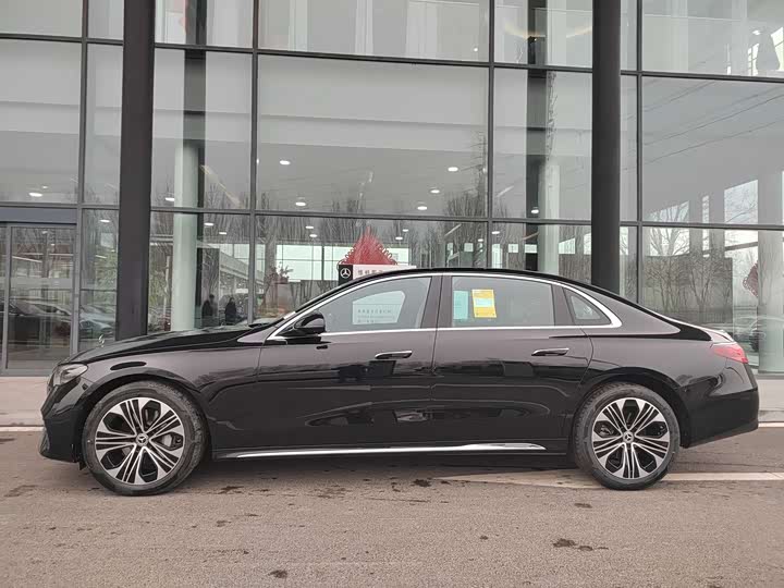 Фото 3 - Mercedes-Benz E-Class