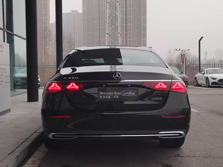 Фото 5 - Mercedes-Benz E-Class