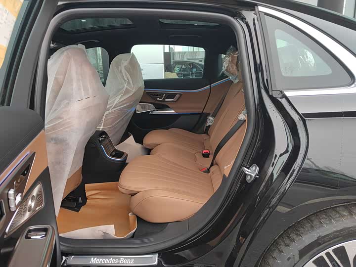 Фото 7 - Mercedes-Benz E-Class