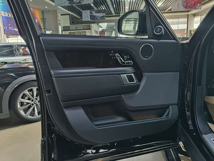 Photo 6 - Land Rover Range Rover