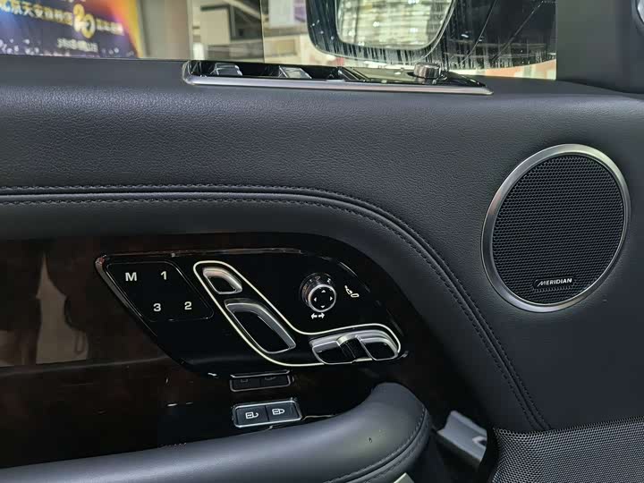 Photo 7 - Land Rover Range Rover