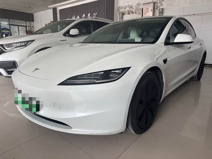 Фото 1 - Tesla Model 3