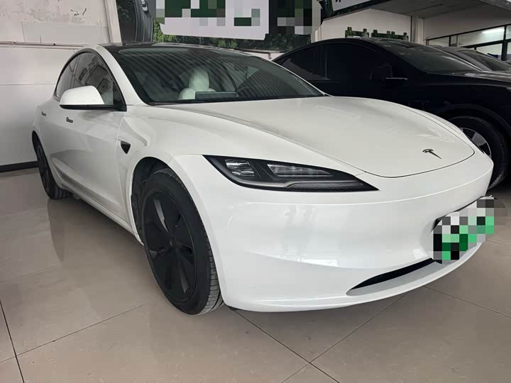 Фото 3 - Tesla Model 3