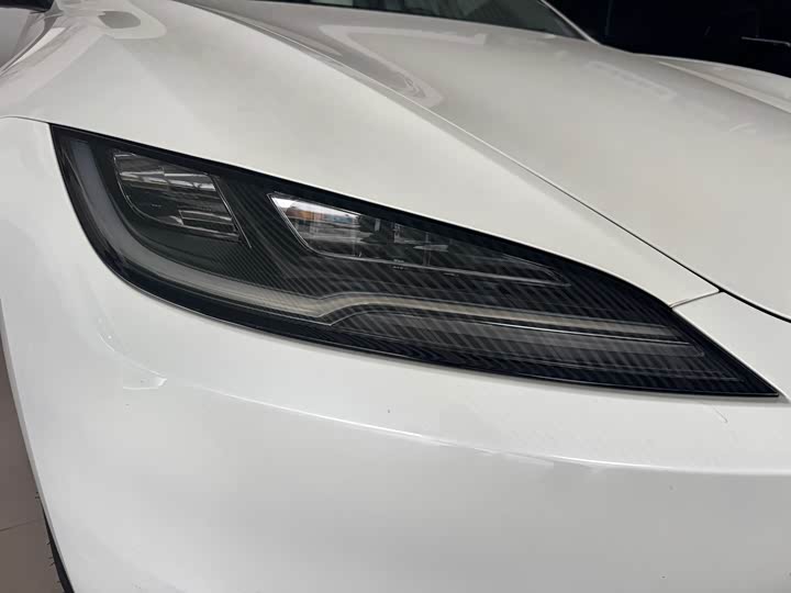 Фото 4 - Tesla Model 3