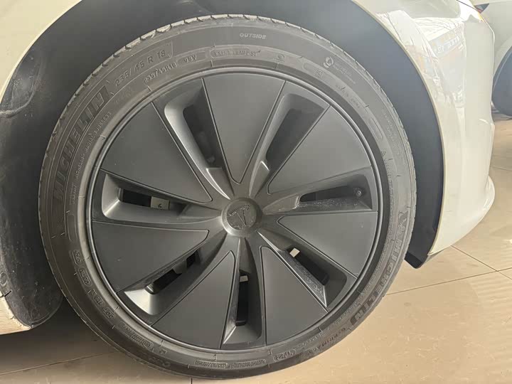 Фото 5 - Tesla Model 3