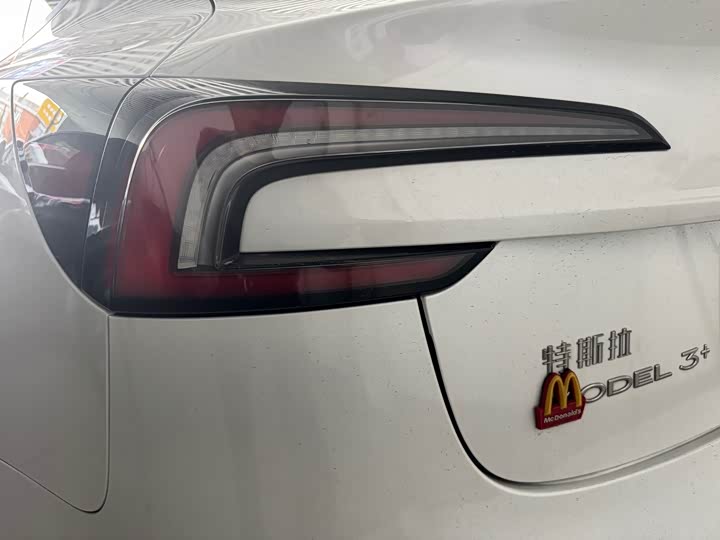 Фото 6 - Tesla Model 3