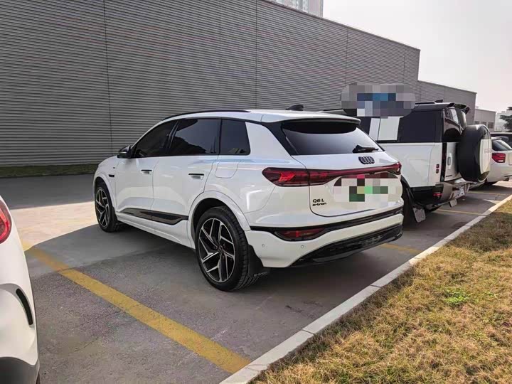 Фото 3 - Audi Q6L e-tron