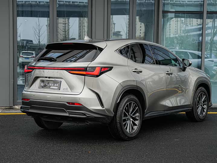 Фото 4 - Lexus NX