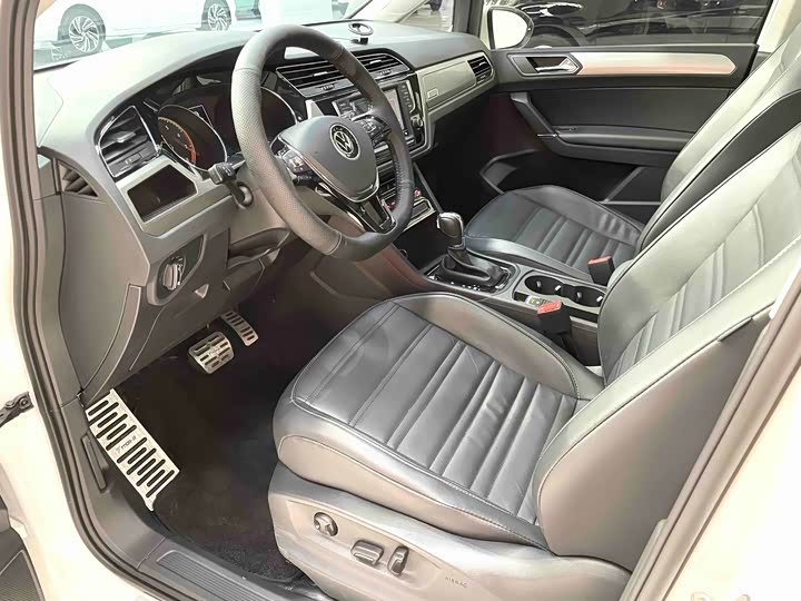 Фото 5 - Volkswagen Touran L