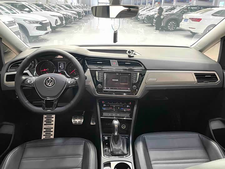 Фото 6 - Volkswagen Touran L