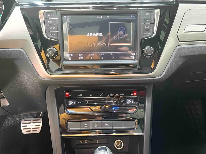 Фото 7 - Volkswagen Touran L