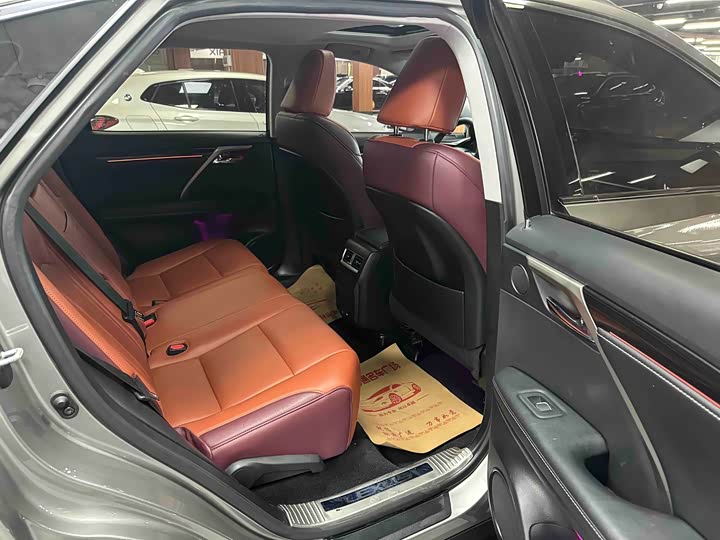 Фото 8 - Lexus RX