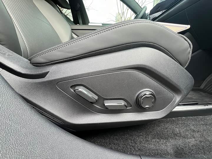 Photo 7 - Geely Jiyue 01