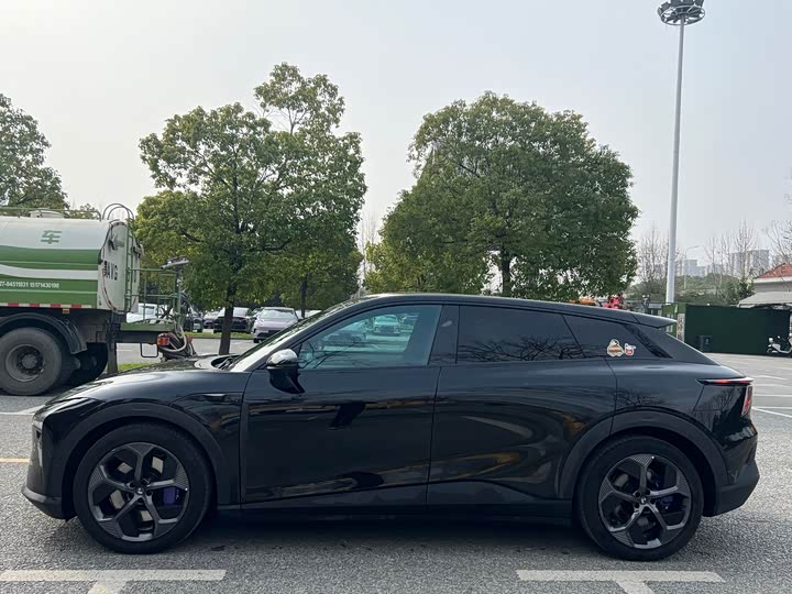 Photo 8 - Geely Jiyue 01