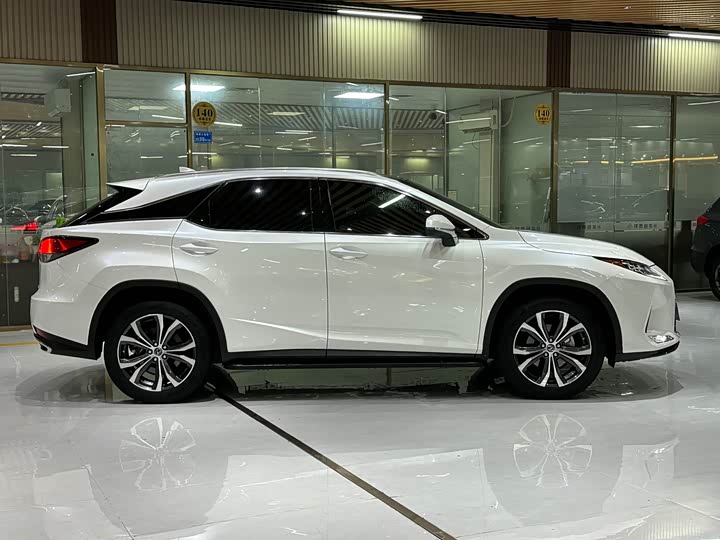 Фото 7 - Lexus RX