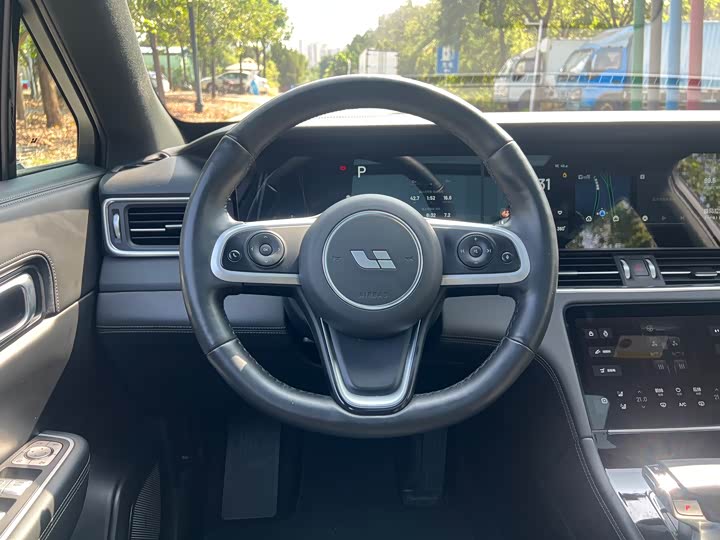 Фото 4 - LiXiang One