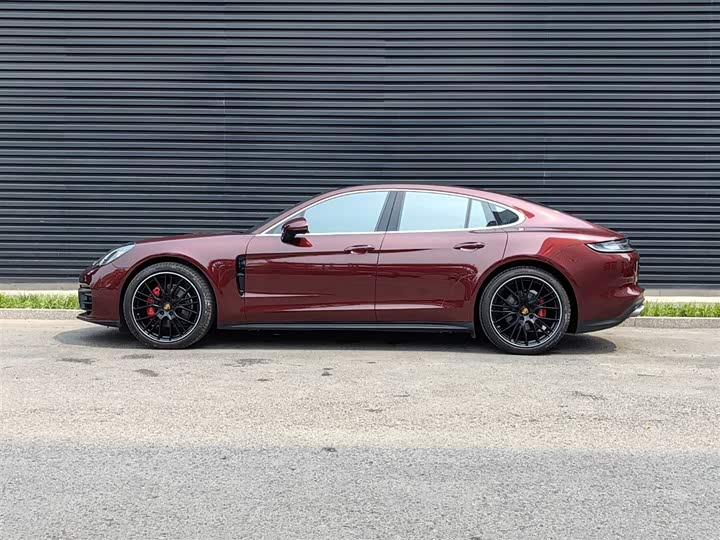 Фото 2 - Porsche Panamera
