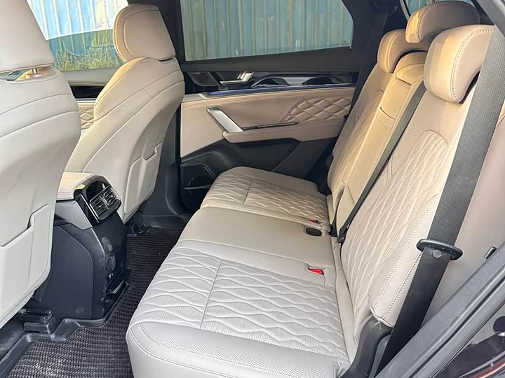 Фото 8 - BYD Tang Hybrid/EV