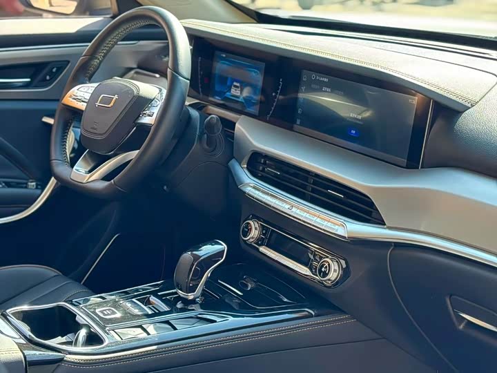 Фото 9 - Bestune T77