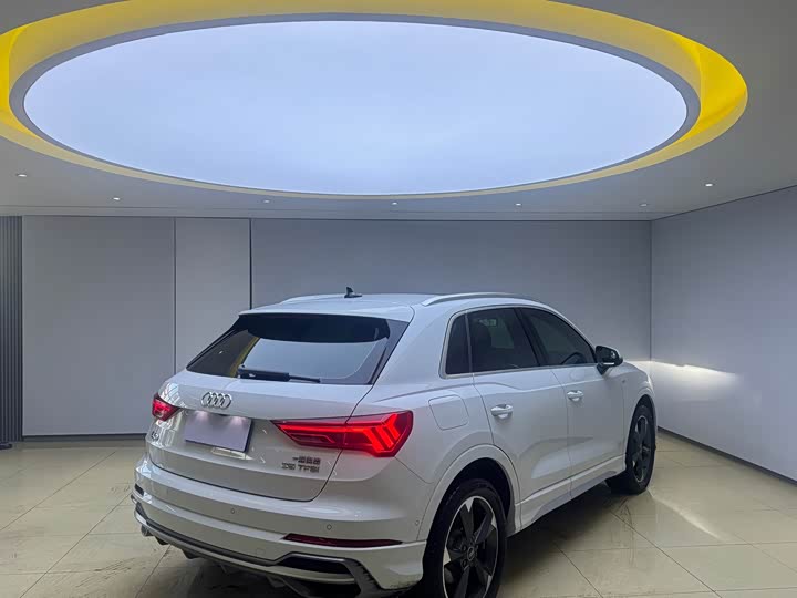 Фото 6 - Audi Q3